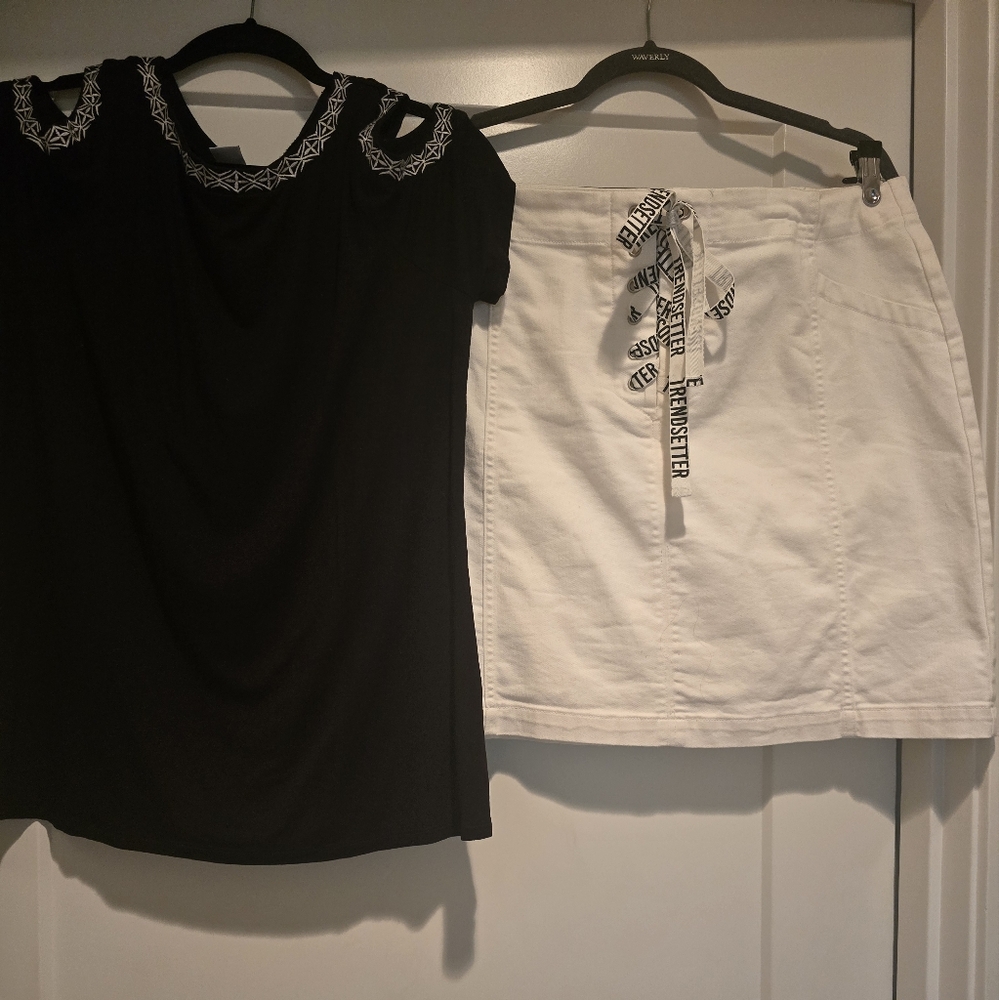 Project RUNWAY Black and White Tie Front Mini Skirt